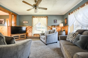 TV, offices - Black Barrel Lodge (Lead)