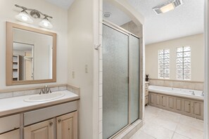 Shower, jetted bath, hair dryer, towels - 2-min Walk to Beach, Private House with Heated Pool (South Padre Island)