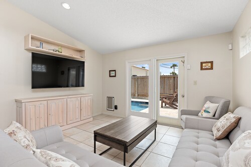 2-min Walk to Beach, Private House with Heated Pool