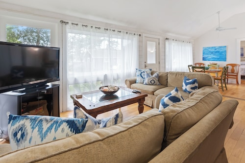 Rex- East Hampton Cottage- 5 stars