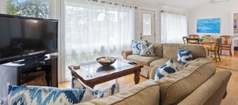 Rex- East Hampton Cottage- 5 stars