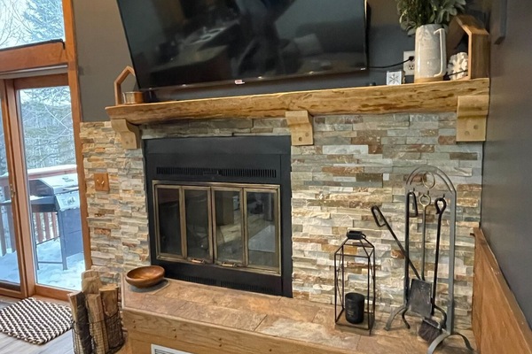 Smart-TV, Kamin, Tischtennisplatte