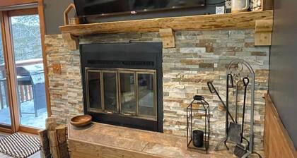 Modern North Shore Retreat - Sleeps 8.