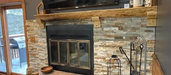 Modern North Shore Retreat - Sleeps 8.