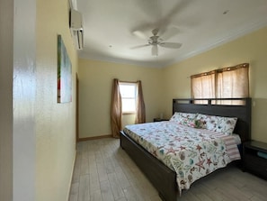 4 bedrooms, iron/ironing board, WiFi, bed sheets