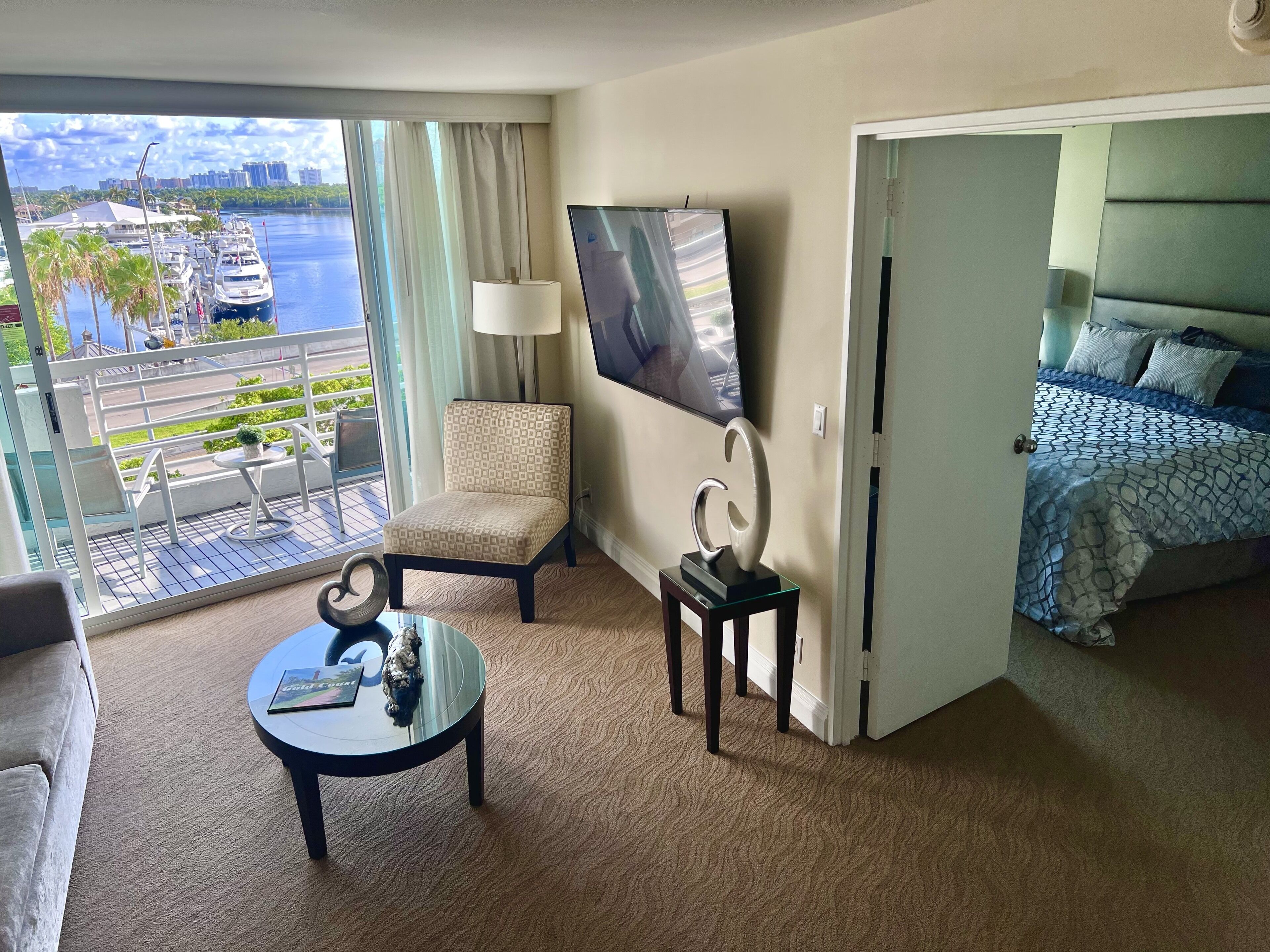  5 Stars Suites by Hilton. Amazing views.