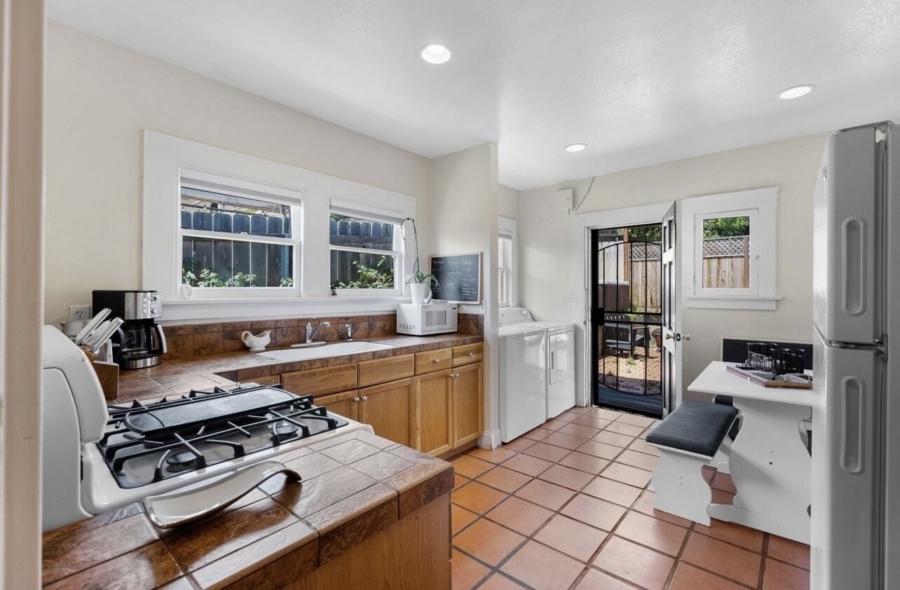 Refrigerador, microondas, horno y parrilla de estufa 