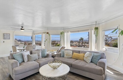 2 bed, Just a few Minutes to Airport & Old Town, Great City Skyline Views