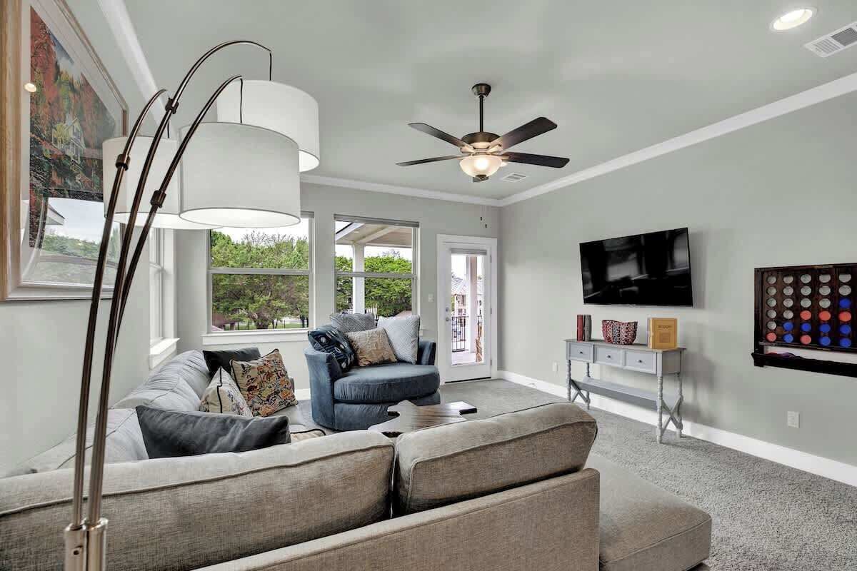 Smart TV, fireplace, offices