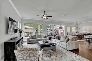 Smart TV, fireplace, ping pong, books