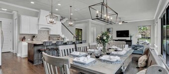 Stunning Luxury Lake Home with Waterfront & Fire Pit!