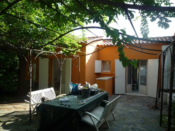 تناول الطعام بالخارج