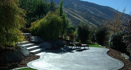 Entire Basement, Private Entrance, Gorgeous Views