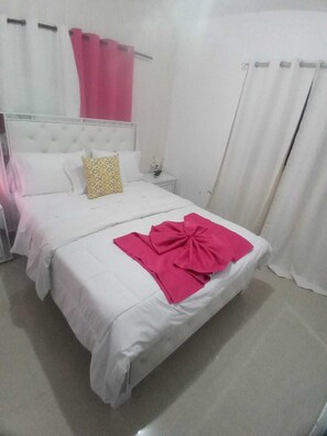 3 bedrooms, iron/ironing board, WiFi, bed sheets