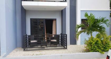 LUXURY APARTMENT WITH JACUZZI, 5MINUTES FROM THE BEACH