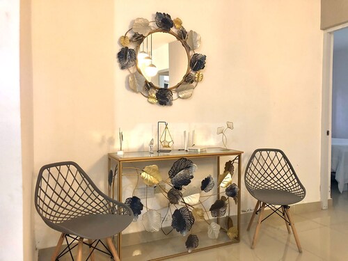 LUXURY APARTMENT WITH JACUZZI, 5MINUTES FROM THE BEACH