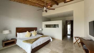 Deluxe Room | In-room safe, free WiFi, bed sheets
