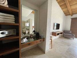 Ducha, cabezal de ducha tipo lluvia, jabón, shampoo