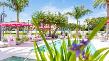 Piscine extérieure, cabanas (supplément), parasols