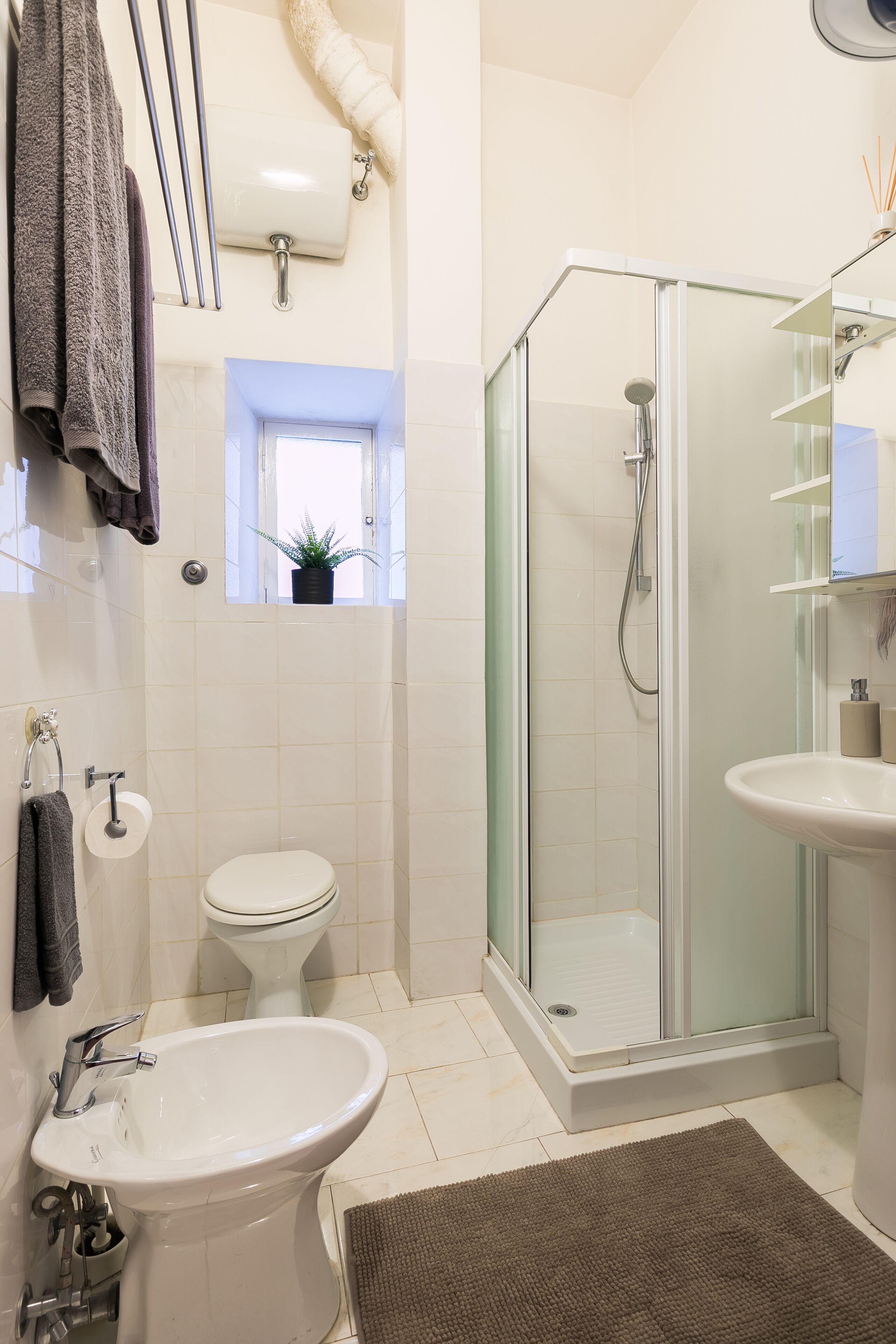 Doccia, asciugacapelli, bidet, asciugamani