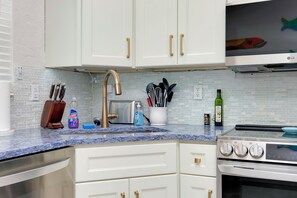 Fridge, microwave, oven, stovetop - Newly Remodeled-150 Yards to Beach and Restaurants! (Sarasota)
