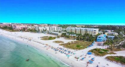 Newly Remodeled-150 Yards to Beach and Restaurants!