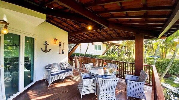 Luxury Chalet | Outdoor dining