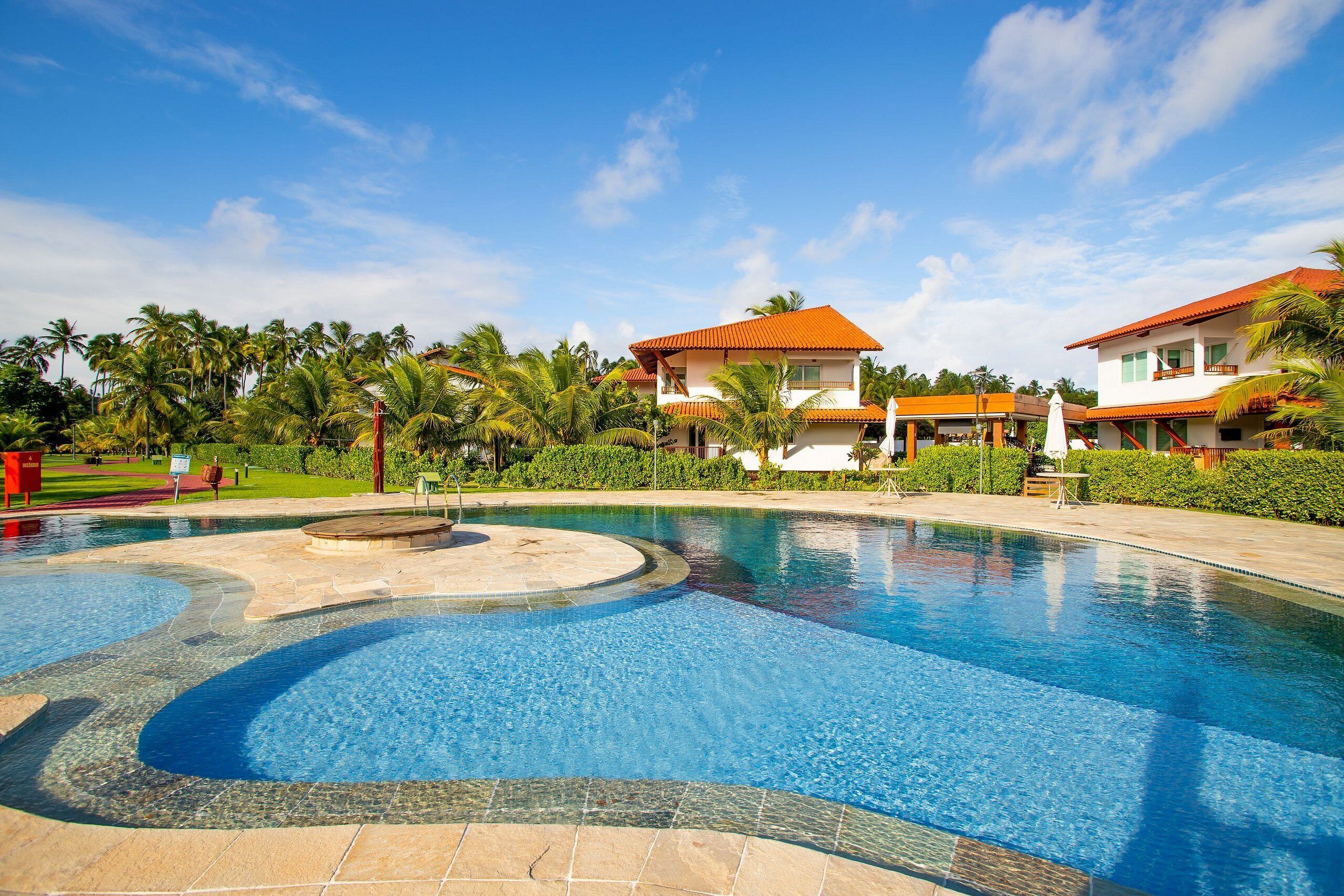 2 outdoor pools