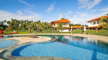 2 outdoor pools