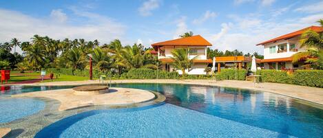 2 outdoor pools