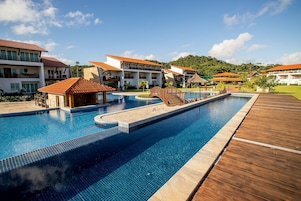 2 outdoor pools