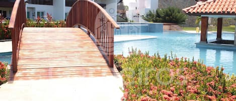 Apartemen Keluarga, balkon, pemandangan kolam renang | Kolam renang | 2 kolam renang outdoor
