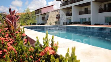 2 outdoor pools