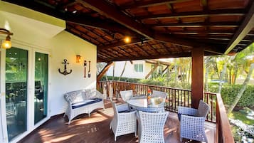 Luxury Chalet | Outdoor dining