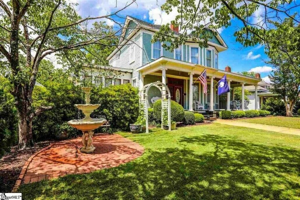 A Victorian Jewel circa 1907 w/modern accrutaments: Gourmet Ktch,  Veranda, BBQ