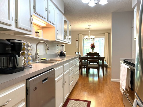 Fridge, microwave, oven, stovetop - "The Desoto Oasis" @ Hot Springs Village (Hot Springs)