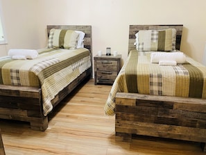 4 bedrooms, iron/ironing board, WiFi, bed sheets