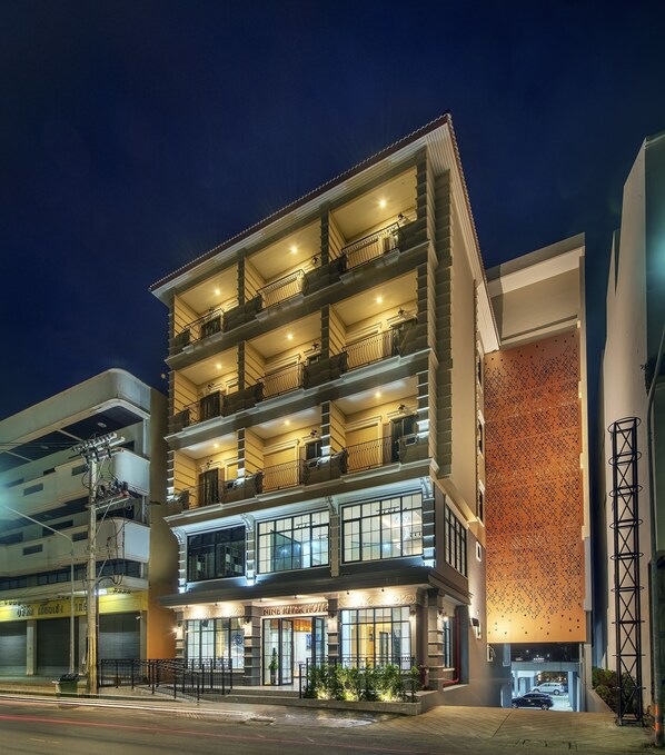 Front of property - Nine River Hotel (Ban Pong)