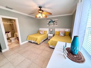 3 bedrooms, free WiFi, bed sheets - Gorgeous 3BR Oceanfront Villa - Amazing Views of Turquoise Water (Freeport)
