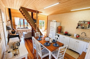 Cabaña Premium (Cabana Pôr-do-Sol com Jacuzzi + Hidro) | Comedor