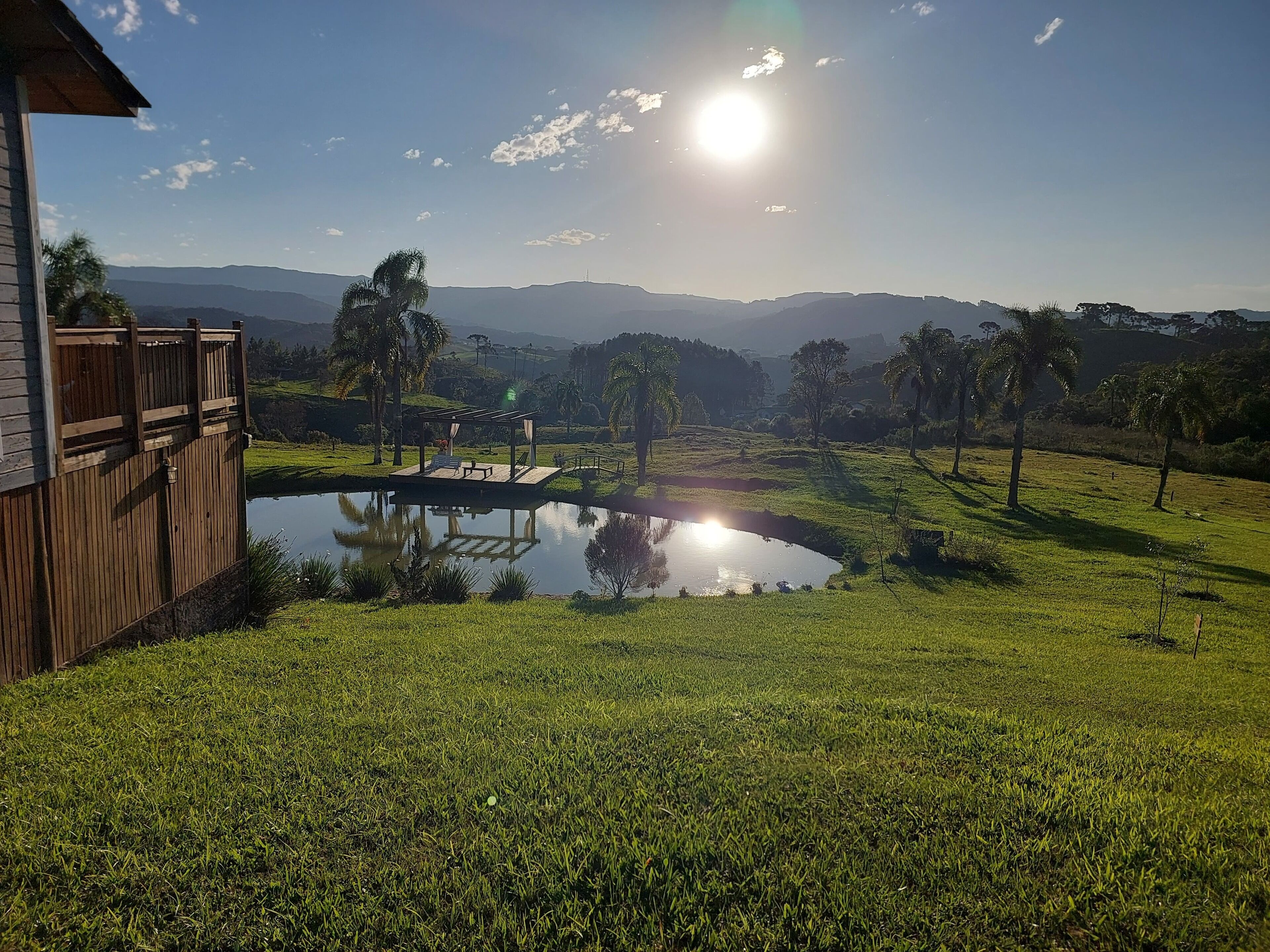 Honeymoon-Chalet, Kamin, Bergblick | Blick auf den See