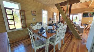Cabin Premium | Phòng ăn