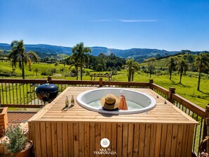 Cabane Premium | Bain à remous extérieur