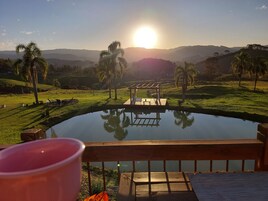 Chalé lua de mel, lareira, vista para a montanha | Vista para o lago