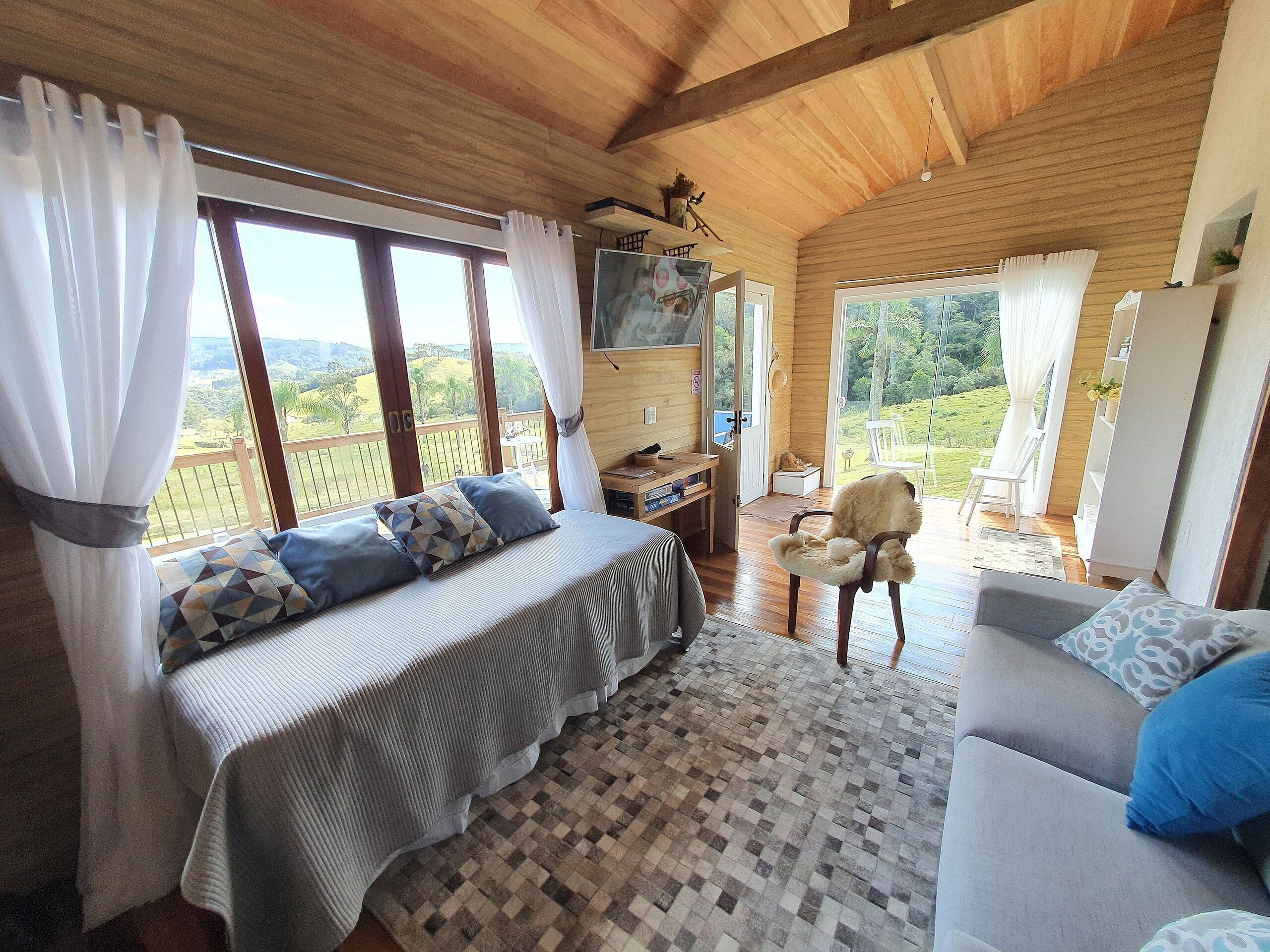 蜜月木屋, 壁爐, 山景 | 起居區 | 43-吋LED 液晶電視、有線頻道、電視