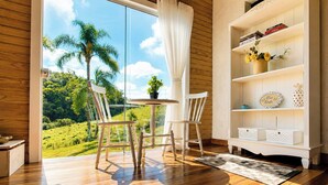 Cabaña Premium (Cabana Pôr-do-Sol com Jacuzzi + Hidro) | Área de sala de estar