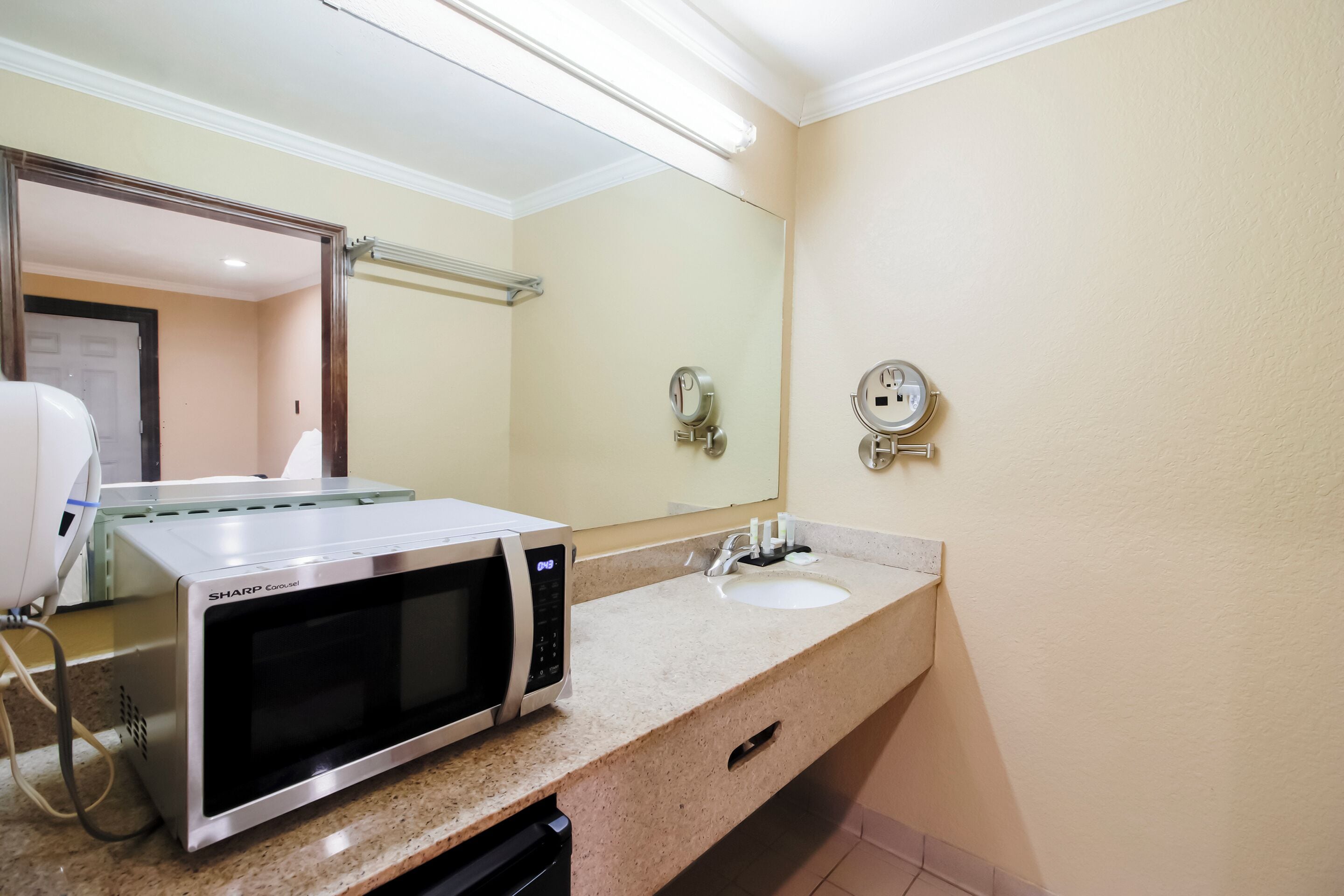 Minibar, iron/ironing board (on request), WiFi (free), bed sheets