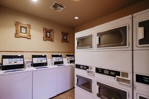 Interior - OYO Pinewood Inn & Suites Silsbee (Silsbee)