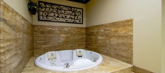 OYO Pinewood Inn & Suites Silsbee