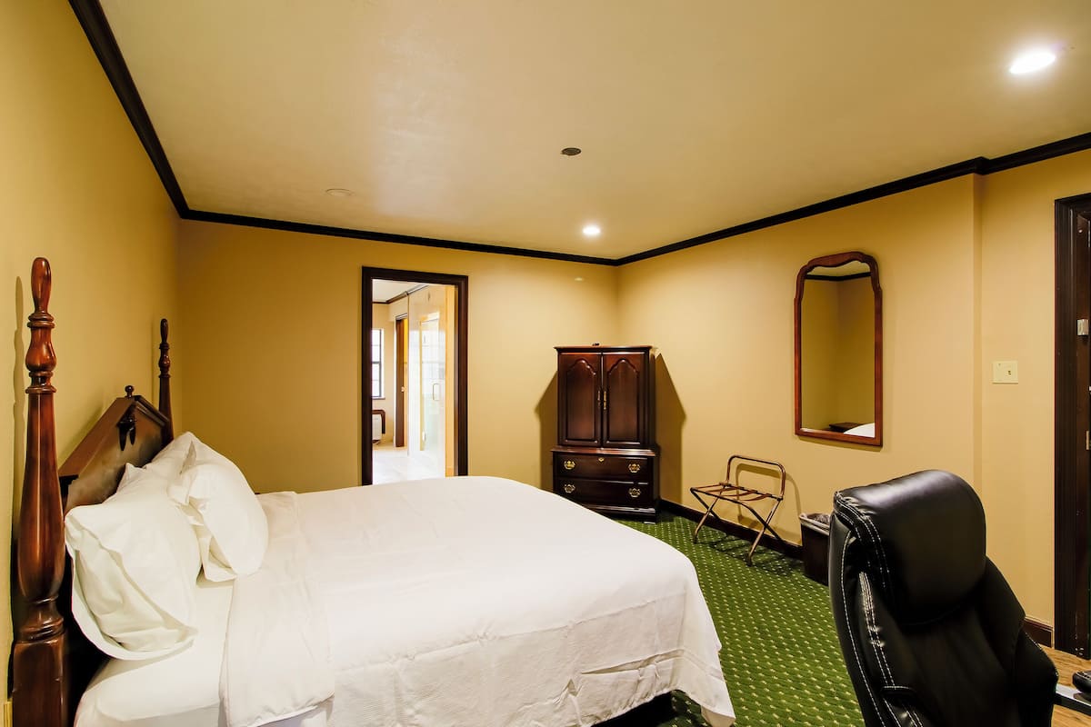 1 bedroom, minibar, iron/ironing board, free WiFi